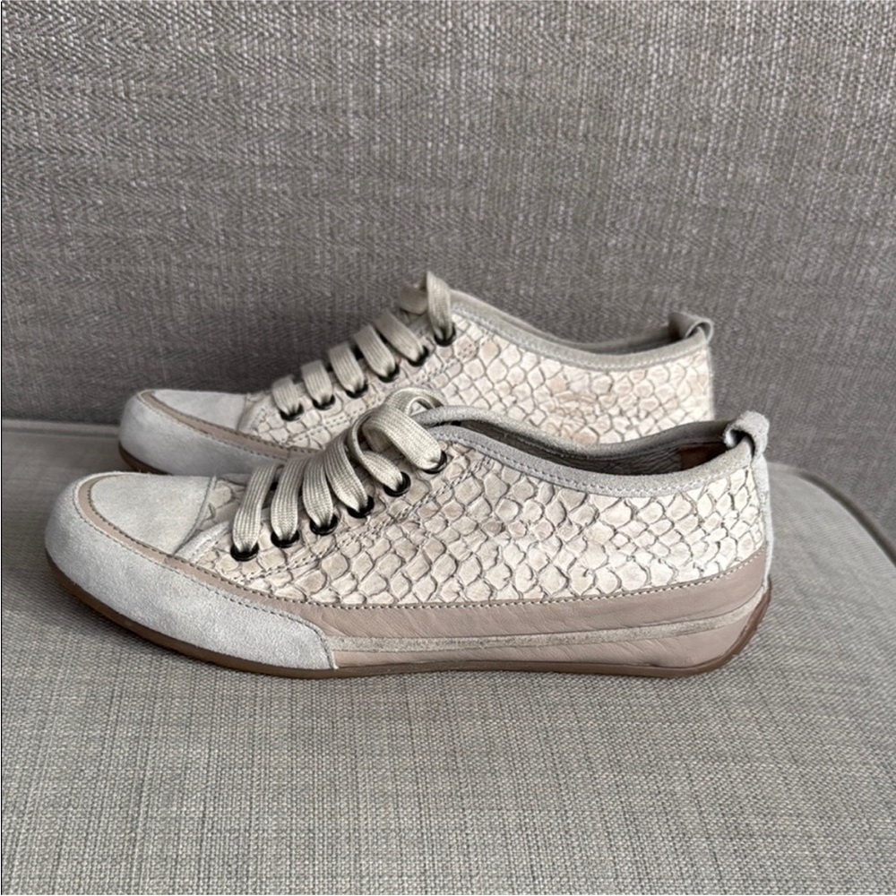 Charles David Cream Sneakers with Canvas Material and Low-Top Design - Picture 10 of 13